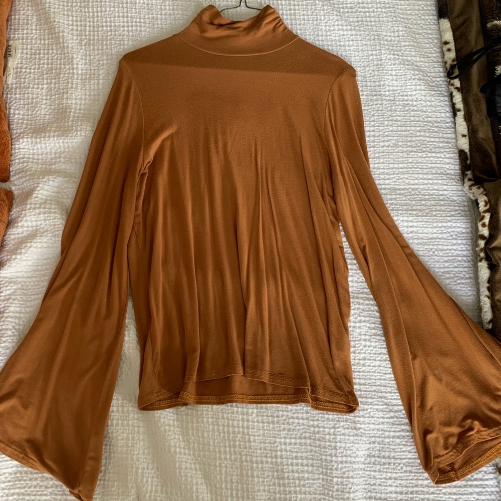 Burnt orange, wide sleeve top